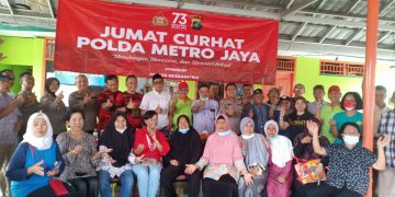 Kapolsek Medan Satria Menerima Jumat Curhat Bagi Warga Di Perumahan Tytyan Kalibaru Medan Satria Bekasi Kota