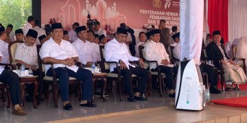 Sholat Idul Adha Kapolda Metro Dampingi Kapolri Mendistribusikan Hewan Kurban