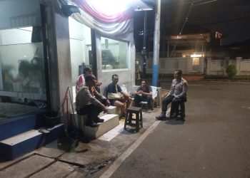 Kanit Binmas Sambangi Petugas Siskamling