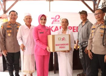 Sambut Hari Bhayangkara Ke-78 Kapolres Metro Jakarta Pusat Gelar Bakti Sosial Religi dan Bhayangkari Peduli di Pura Agung Wira Satya Bhuana