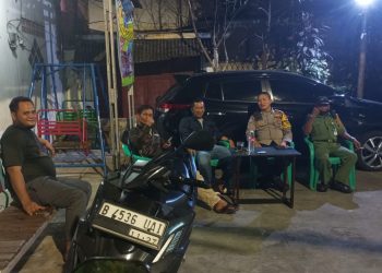 Bhabinkamtibmas Kelurahan Kebon Kosong Melaksanakan Kegiatan Sambang Dan Patroli Dialogis