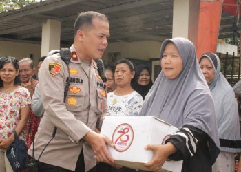 Polsek Kemayoran Distribusikan 100 Paket Sembako Kepada Warga Kelurahan Gunung Sahari Selatan