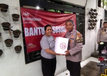 Sambut Hari Bhayangkara Ke-78 Kapolres Metro Jakarta Pusat Gelar Bakti Sosial di Sekretariat RW 011 Kelurahan Mangga Dua Selatan
