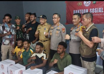 Kapolres Metro Jakarta Timur Memberikan Bantuan Sosial Untuk Mahasiswa Papua Dalam Rangka HUT Bhayangkara Ke-78 3024 Di Mess Papua Jayawijaya Kebon Pala MakasarJakarta Timur