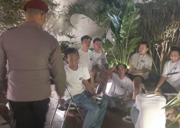 Iptu Darwin Bersama Anggota Respon Warga Yang Terganggu Musik Tengah Malam