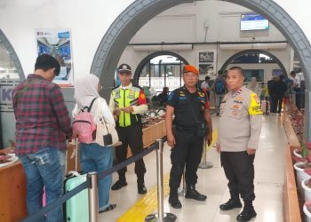 Aipda Marzuki Sambang Dan Patroli Dialogis di Stasiun Pasar Senen