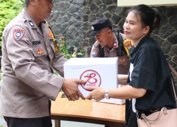 Sambut Hari Bhayangkara Ke-78,Gelar Bakti Sosial Secara Serentak di Warga Masyarakat Jalan Agus Salim