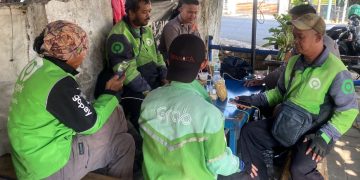 Anggota Binmas Berikan Imbauan Ke Komunitas Ojek Online