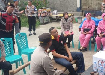 Kapolsek Makasar Jakarta Timur Anjasana Ke Rumah Aiptu Sukatma