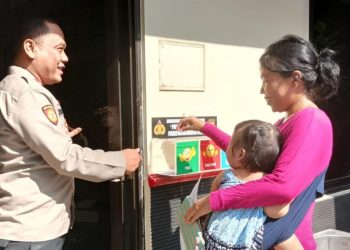 Aipda Bowo Unit Sentral Pelayanan Masyarakat Melayani dan Menyarankan Warga Usai Membuat Laporan