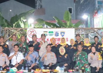 Kapolres Metro Jaktim Ngopi Kamtibmas bersama Tigapilar Kelurahan Dukuh Kecamatan Kramatjati  Jakarta Timur Ajak Warga Ciptakan Lingkungan yang Aman dan Nyaman
