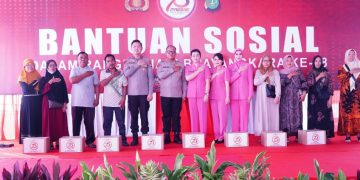 Peringati HUT Bhayangkara ke-78, Polsek Kelapa Gading & Bhayangkari Gelar Baksos