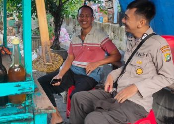 Bripka Ripto Teguh Purnomo Berikan Himbauan Ke Pedagang Kali Lima