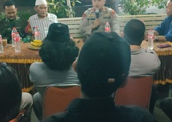Ngopi Kamtibmas Bareng Kapolsek Metro Tanah Abang Di Pos Satkamling Rusun RW 11 Kelurahan Petamburan