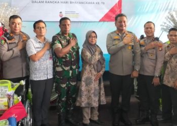 Wakapolres Metro Jakarta Pusat Melaksanakan Giat Bakti Sosial Dalam Rangka HUT Bhayangkara Ke-78 di SLB Makna Bakti