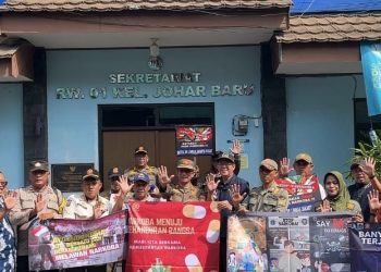 Anggota Binmas Polsek Johar Baru Woro-Woro Kamtibmas Ke Pemukiman Warga