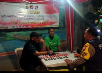 Anggota Binmas Polsek Metro Menteng Woro-Woro Kamtibmas Ke Pemukiman Warga