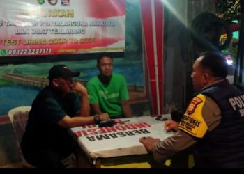 Anggota Binmas Polsek Metro Menteng Woro-Woro Kamtibmas Ke Pemukiman Warga