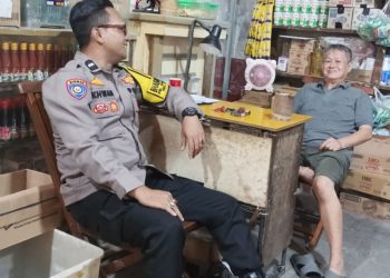 Patroli Wilayah Bhabinkamtibmas Kampung Rawa Imbau Pedagang Sembako