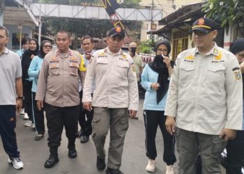 Bhabinkamtibmas Senen Monitoring Kegiatan Jumling (Jum’at Keliling) Bersama Tiga Pilar Kelurahan Senen