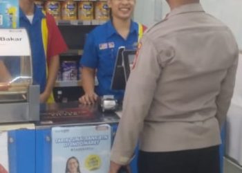 Patroli Dialogis Kapolsubsektor Galur Berikan Imbauan Kepada Karyawati Indomaret