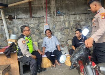 Anggota Polsek Cempaka Putih Sampaikan Imbauan Kamtibmas Ke Warga
