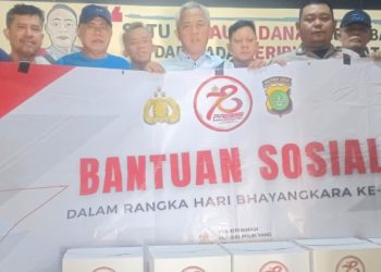 Bantuan Sosial Dengan Berbagi Kepada Warga Kelurahan Petamburan