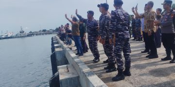 Danlanal Bintan Bersama FKPD Kepri dan FKPD Bintan Melepas Keberangkatan KRI Dewa Ruci Yang Mengemban Misi Muhibah Budaya Jalur Rempah 2024