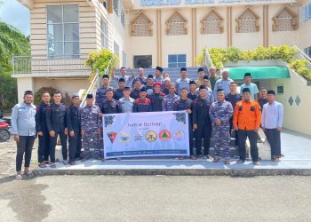 Gerakan Jumat Berbagi, Prajurit Posal Gunungsitoli Laksanakan Pembagian Makanan Kepada Jama’ah Masjid Al- Furqan dan Warga Sekitaran Kota Gunungsitoli