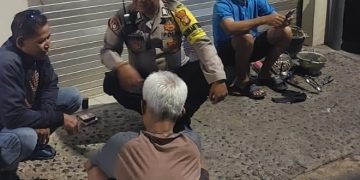 Bhabinkamtibmas Kelurahan Sumur Batu Melaksanakan Kegiatan Sambang Dan Patroli Dialogis