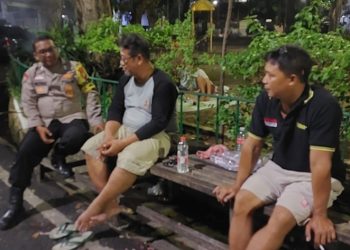 Bhabinkamtibmas Kelurahan Sumur Batu Melaksanakan Kegiatan Sambang Dan Patroli Dialogis