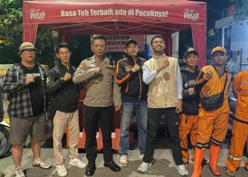 Bripka Ari Novi Melaksanakan Pengamanan Jalur Perbatasan Menteng Tenggulun