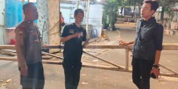 Aiptu Heri Murgianta Sambangi Poskamling RW 05 Kelurahan Bendungan Hilir Malam Hari