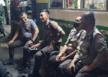 Bhabinkamtibmas Kelurahan Kampung Bali Melaksanakan Patroli Dialogis Dan Sambangi Pasar Blok F Tanah Abang