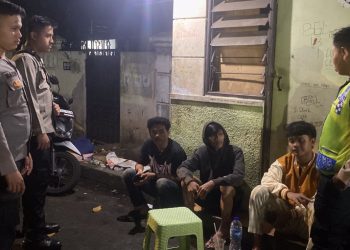 Patroli Malam Hari Aipda Siswanto Berikan Imbauan Kepada Remaja Yang Nongkrong