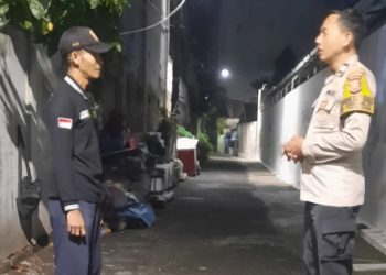 Patroli Dialogis Dan Sambangi Poskamling RW 06 Kelurahan Kebon Melati