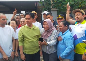Polsek Johar Baru Pengamanan Kunjungan Wakil Presiden Terpilih Rakabuming Raka Ke Kampung Deret Tanah Tinggi, Johar Baru Jakarta Pusat.