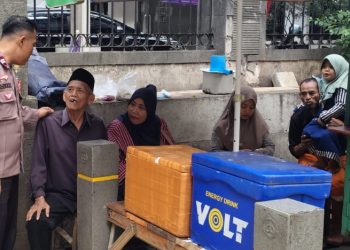 Bhabinkamtibmas Kelurahan Bendungan Hilir Ngobrol Kamtibmas Bersama Para Pedagang