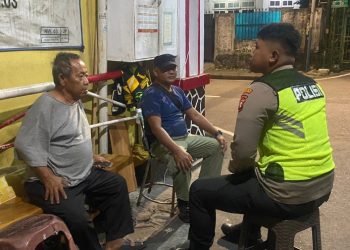 Sambangi Pos Kamling Bripda Rhenold Sampaikan Imbauan Kamtibmas