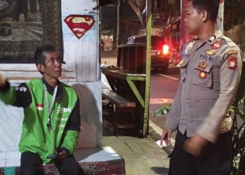 Anggota Patroli Berikan Imbauan Dan Tertib Berlalu Lintas Kepada Pengemudi Ojol