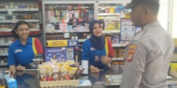 Kapolsubsektor Galur Patroli Dialogis Berikan Imbauan Kepada Karyawan Indomaret