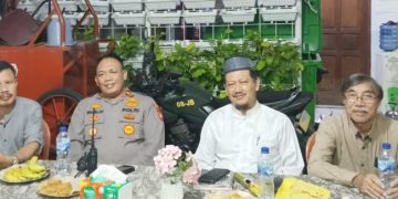Kapolsek Johar Baru dan Bhabinkamtibmas Kampung Rawa, Hadiri Kegiatan Pertemuan Pengurus RT, RW