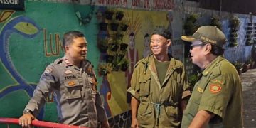 Aiptu Teguh Kunjungi Poskamling RW 02 Dini Hari