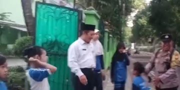 Monitoring Siswa-siswi Masuk Sekolah SDN Gondangdia 03 Pagi Menteng