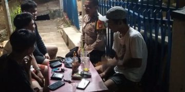 Bhabinkamtibmas Kelurahan Cempaka Putih Timur Sampaikan Imbauan Kamtibmas