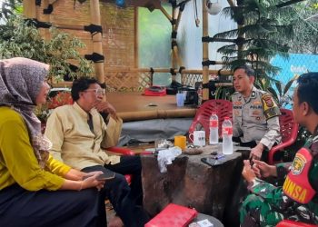 Bhabinkamtibmas Dan Babinsa Sambang Tokoh Masyarakat RW 06 Kebon Melati