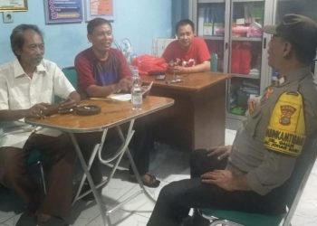 Sambang Pos RW, Bhabinkamtibmas Galur Dialog Berikan Himbauan