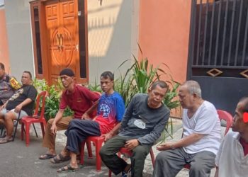 Bhabinkamtibmas Kelurahan Harapan Mulia Melakukan Kegiatan Takziah di Kediaman Warga Yang Meninggal Dunia