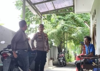 Patroli Dialogis Dan Kunjungi Warga Di Pemukiman RW 05 Kelurahan Karet Tengsin