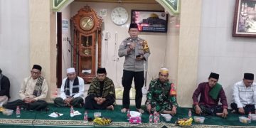 Bhabinkamtibmas Dan Babinsa Menghadiri ” Santunan Anak Yatim Dan Dhuafa ” Di Masjid Al Muhajirin